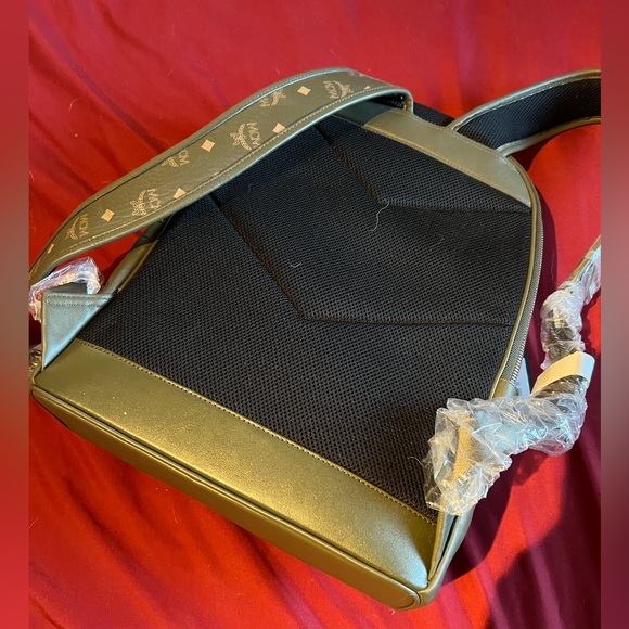 MCM Stark Medium Sea Turtle Visetos Leather Backpack BRAND NEW MP $2,085 CAD - Picture 4 of 8